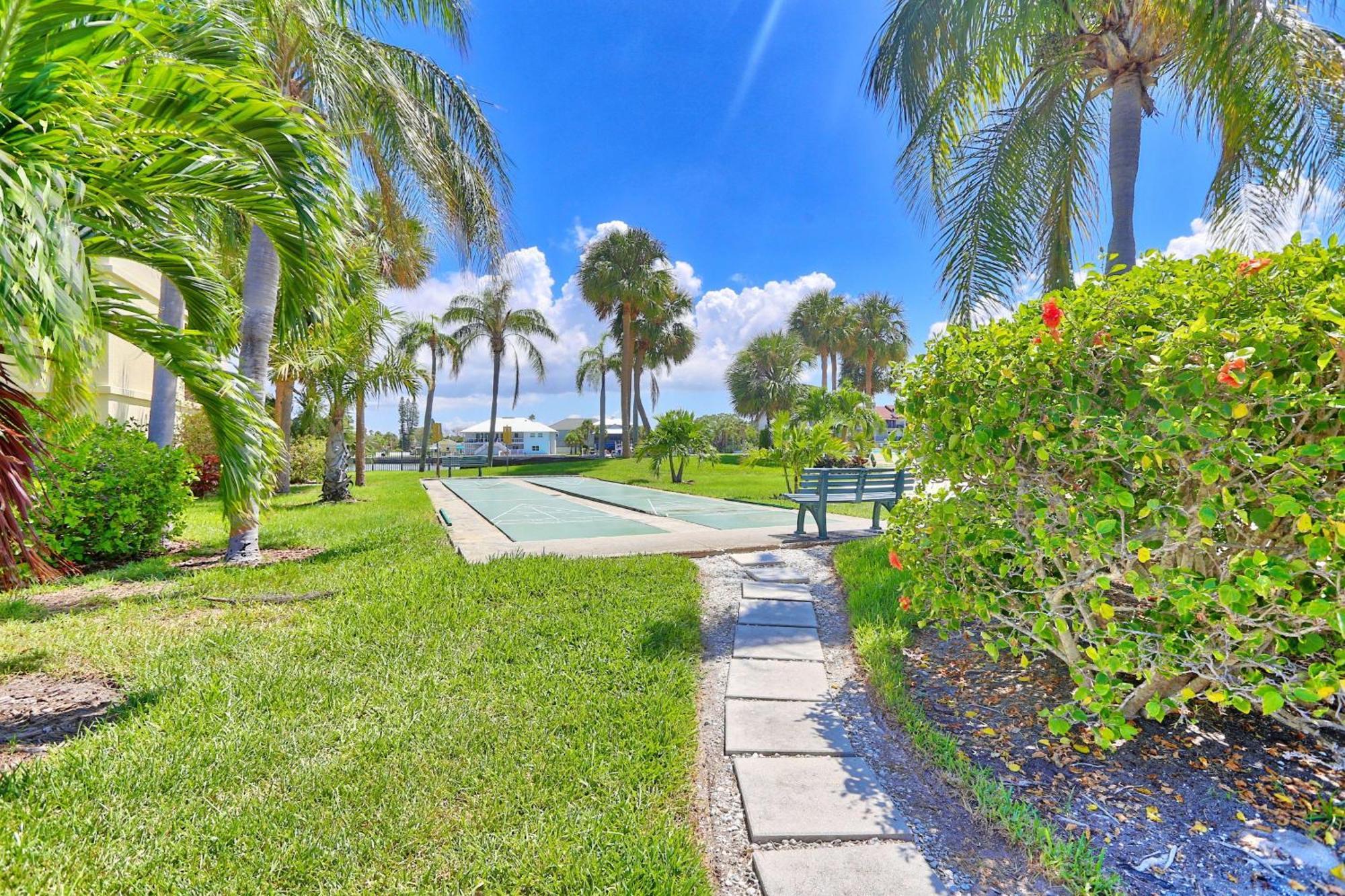 Land's End 11-203 Front - Premier St. Pete Beach