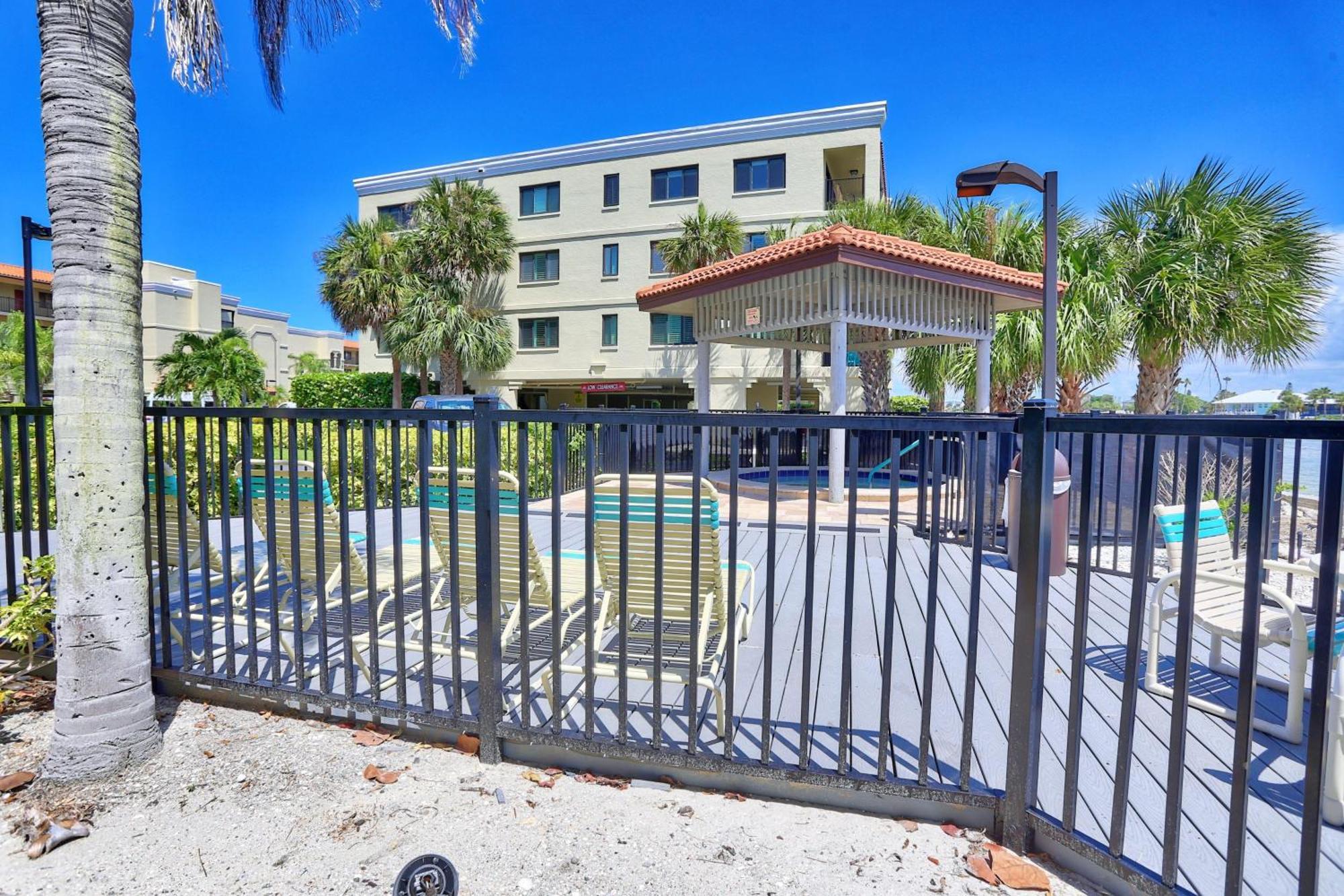 Land's End 7-305 Front Holiday home St. Pete Beach