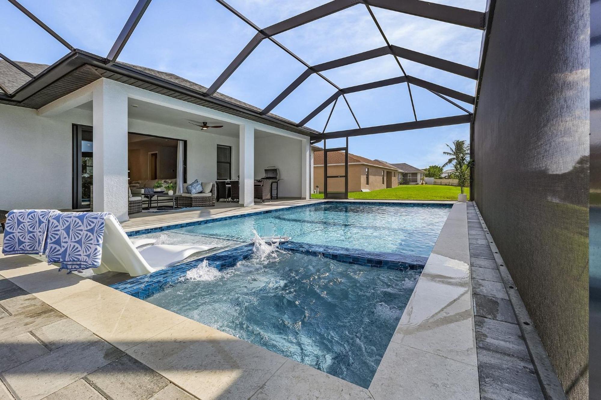 Brand New & Luxurious, Sunsets, Heated Pool & - Palm Breeze - Roelens Cape Coral