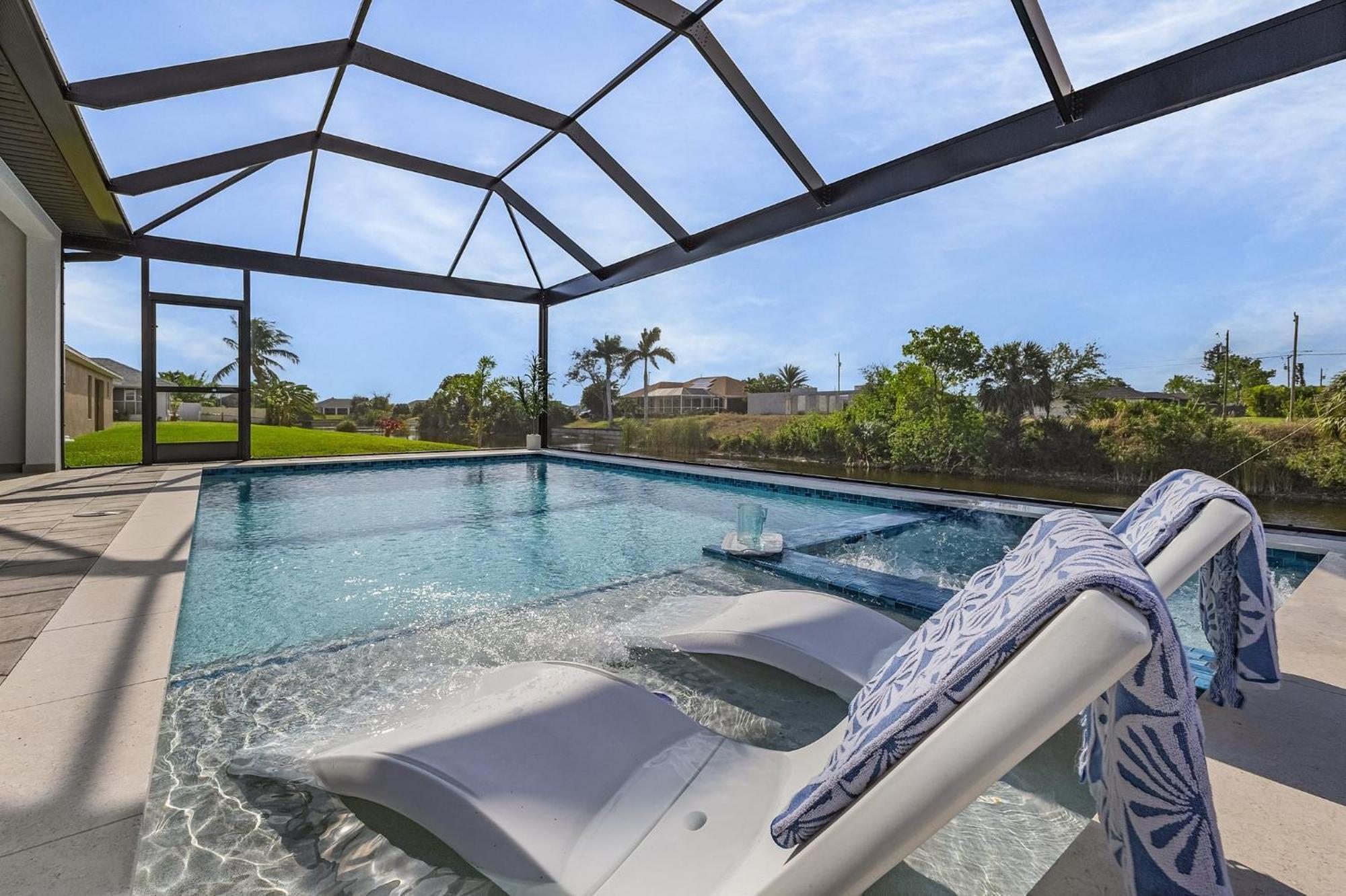 Holiday home Brand New & Luxurious, Sunsets, Heated Pool & - Palm Breeze - Roelens *