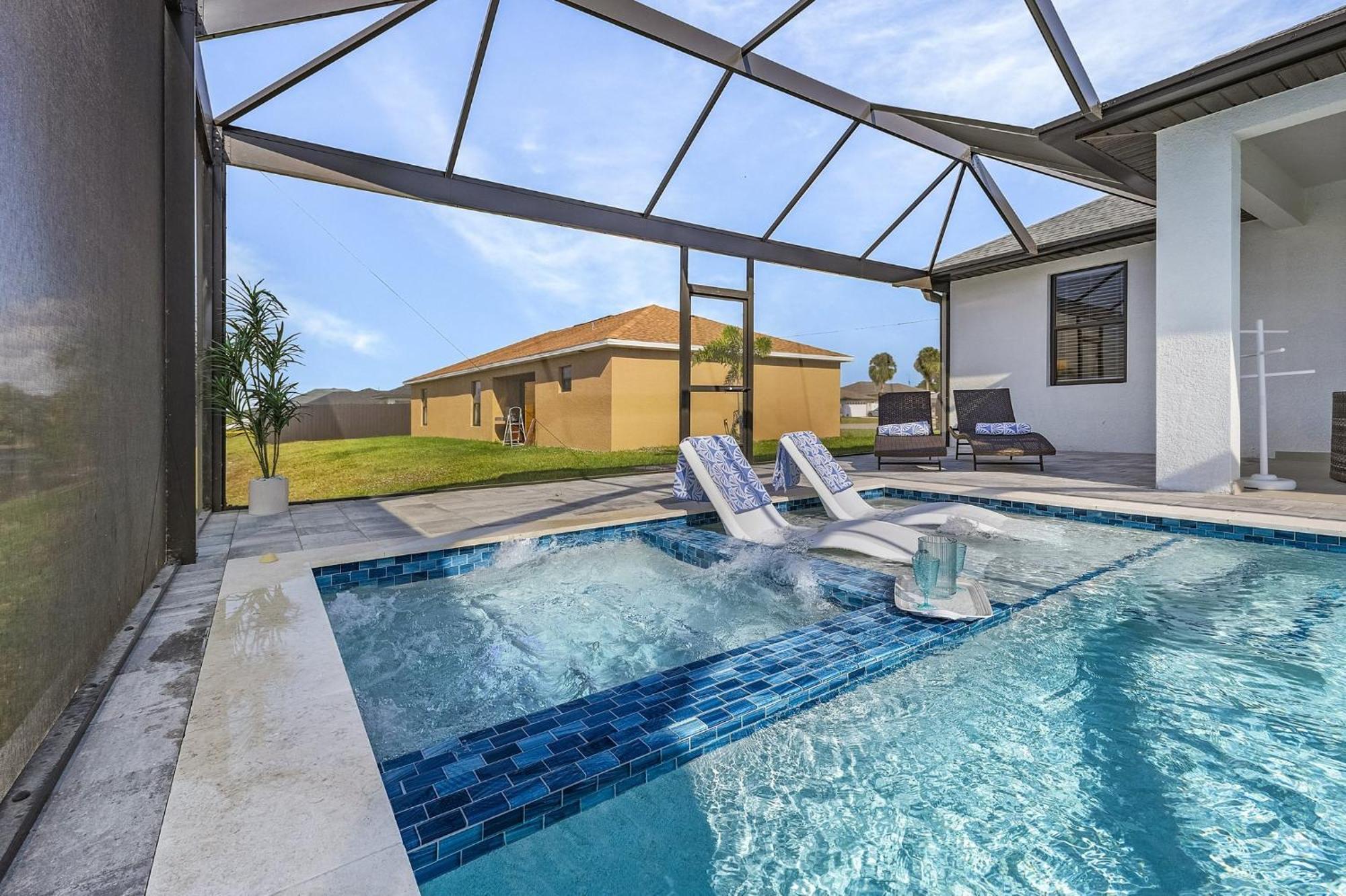 Holiday home Brand New & Luxurious, Sunsets, Heated Pool & - Palm Breeze - Roelens Cape Coral