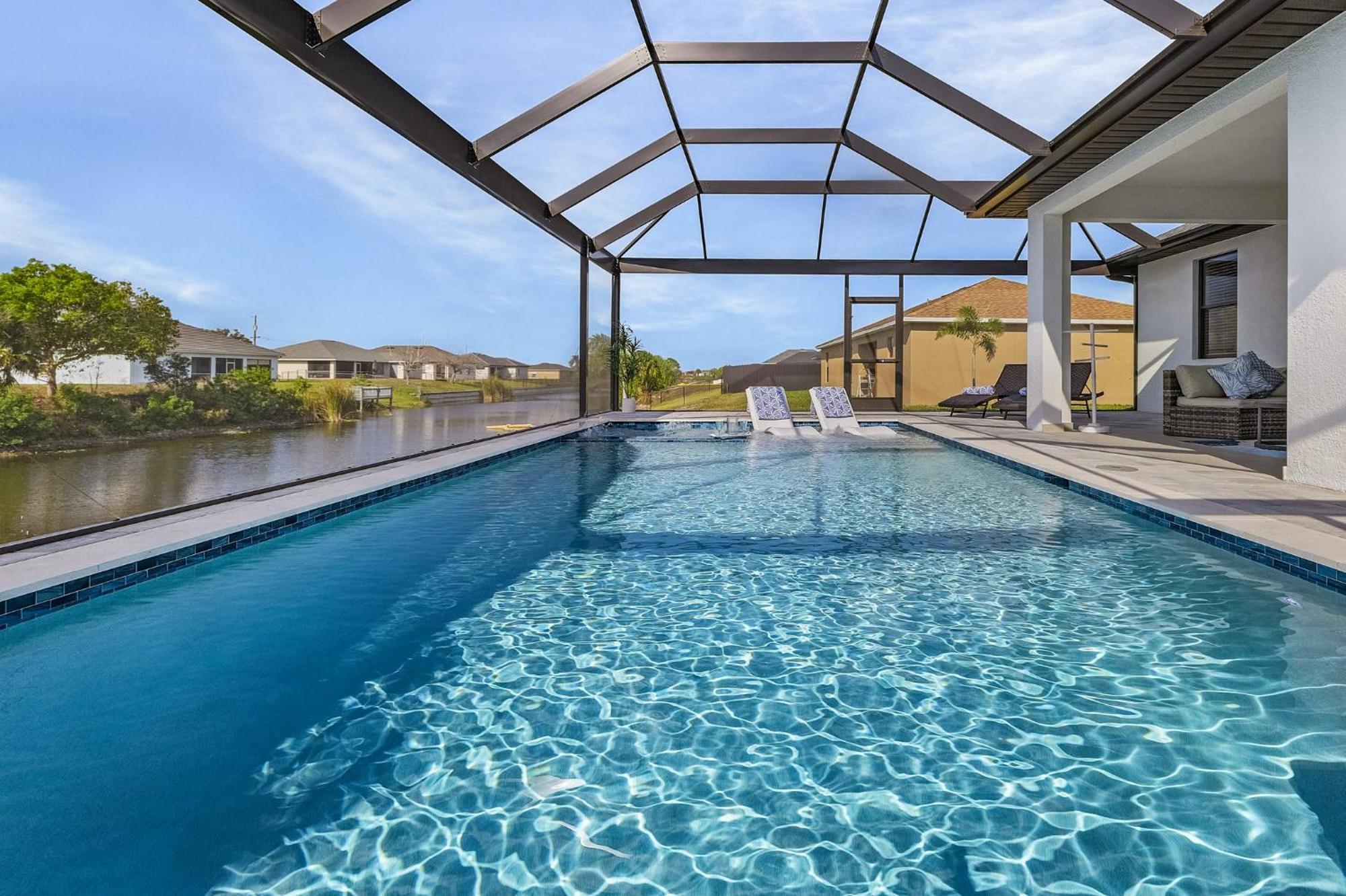 Brand New & Luxurious, Sunsets, Heated Pool & - Palm Breeze - Roelens Cape Coral