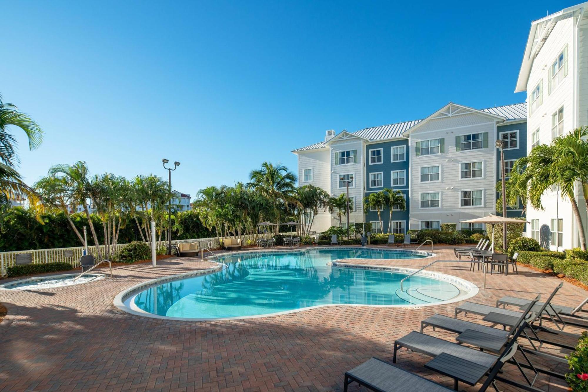 Hotel By Marriott Cocoa Cape Canaveral