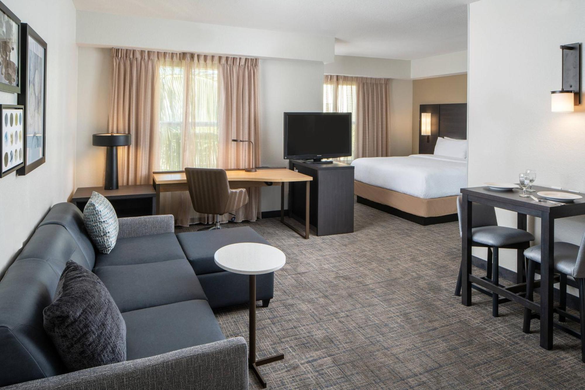Hotel By Marriott Cocoa 3*