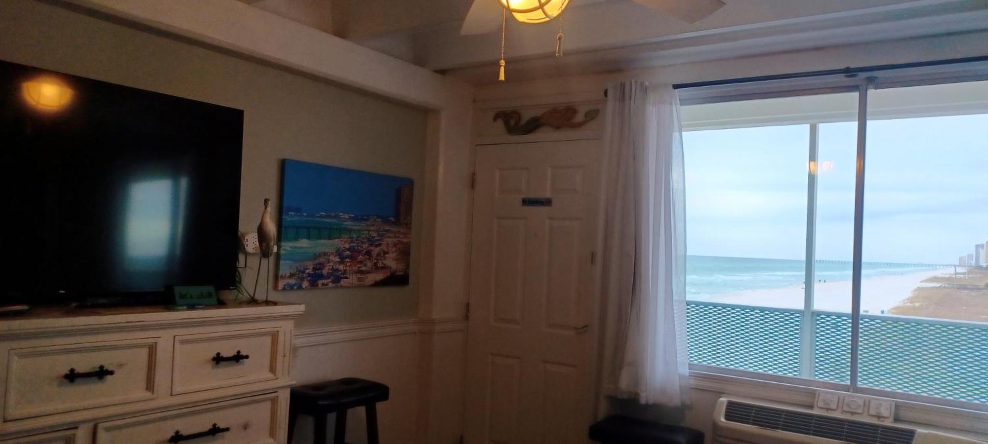 Couples Getaway, Honeymoon Sweet, Perfectly Cozy Front With Kitchen, Pool, Free Parking,check-in At Door Aparthotel Panama City Beach