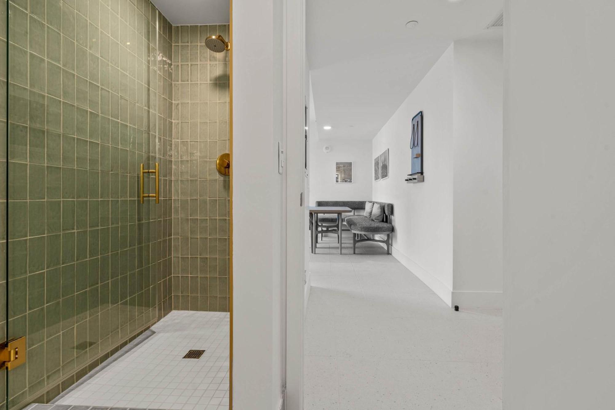 Bayside Breeze - Luxury Downtown *