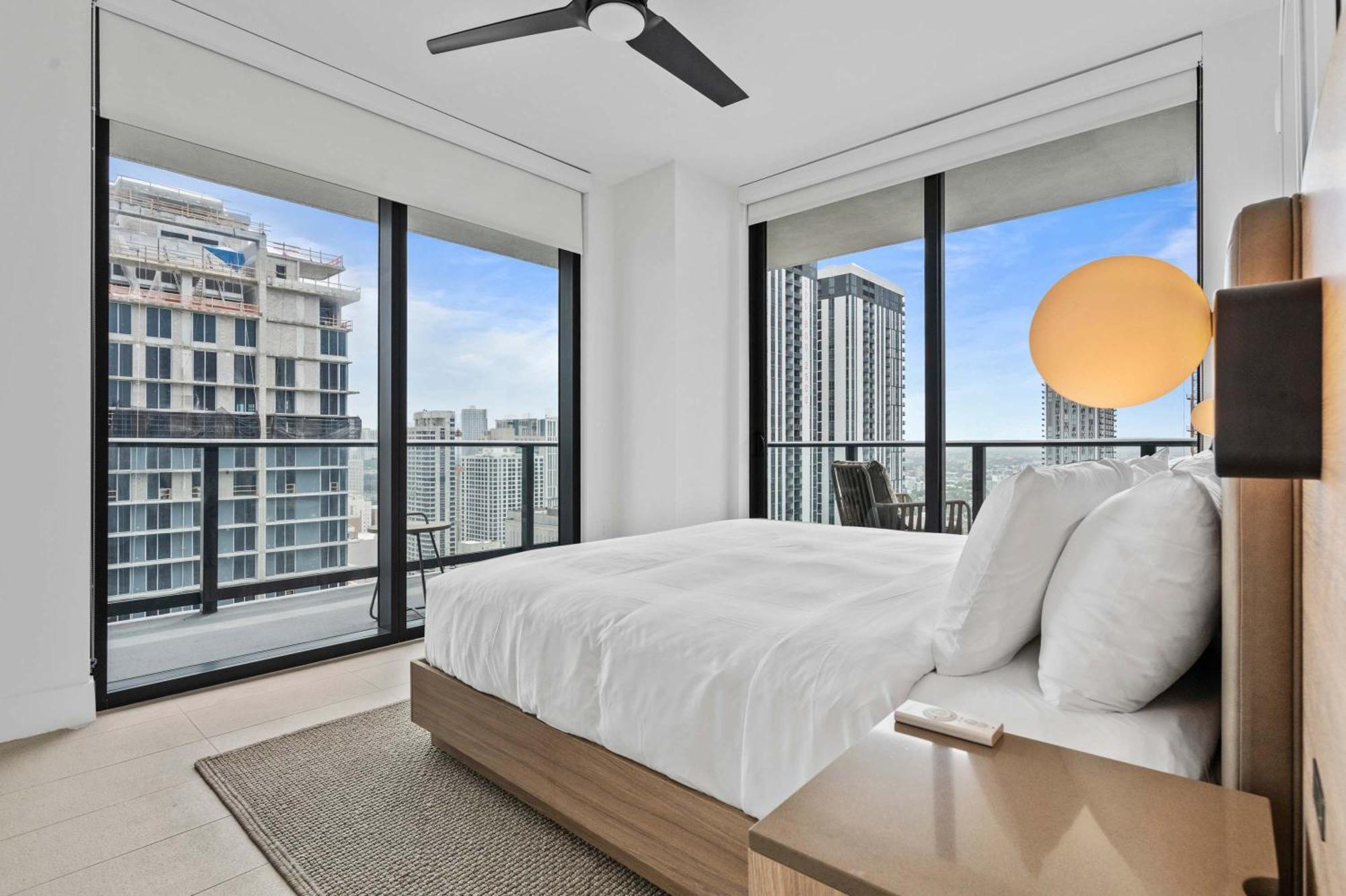 Bayside Breeze - Luxury Downtown