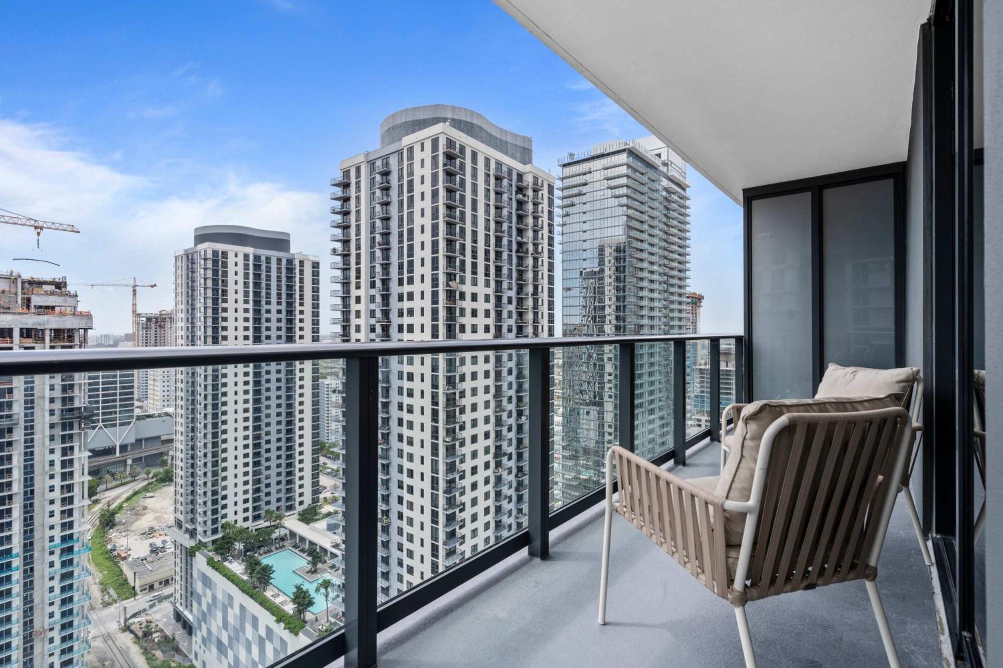 Bayside Breeze - Luxury Downtown Apartment Miami