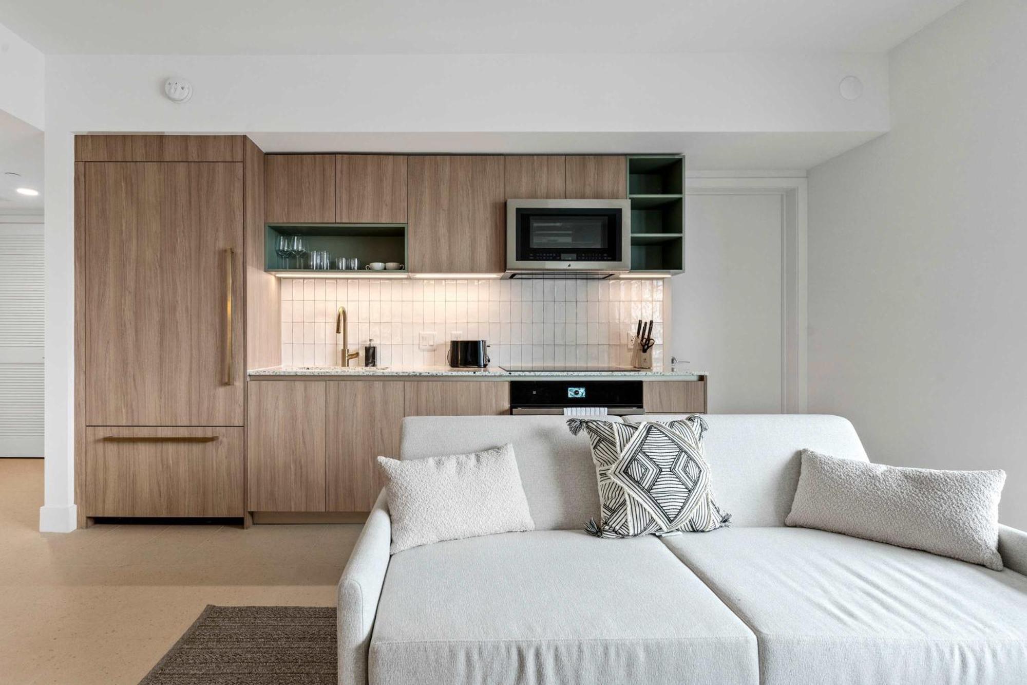 Bayside Breeze - Luxury Downtown *