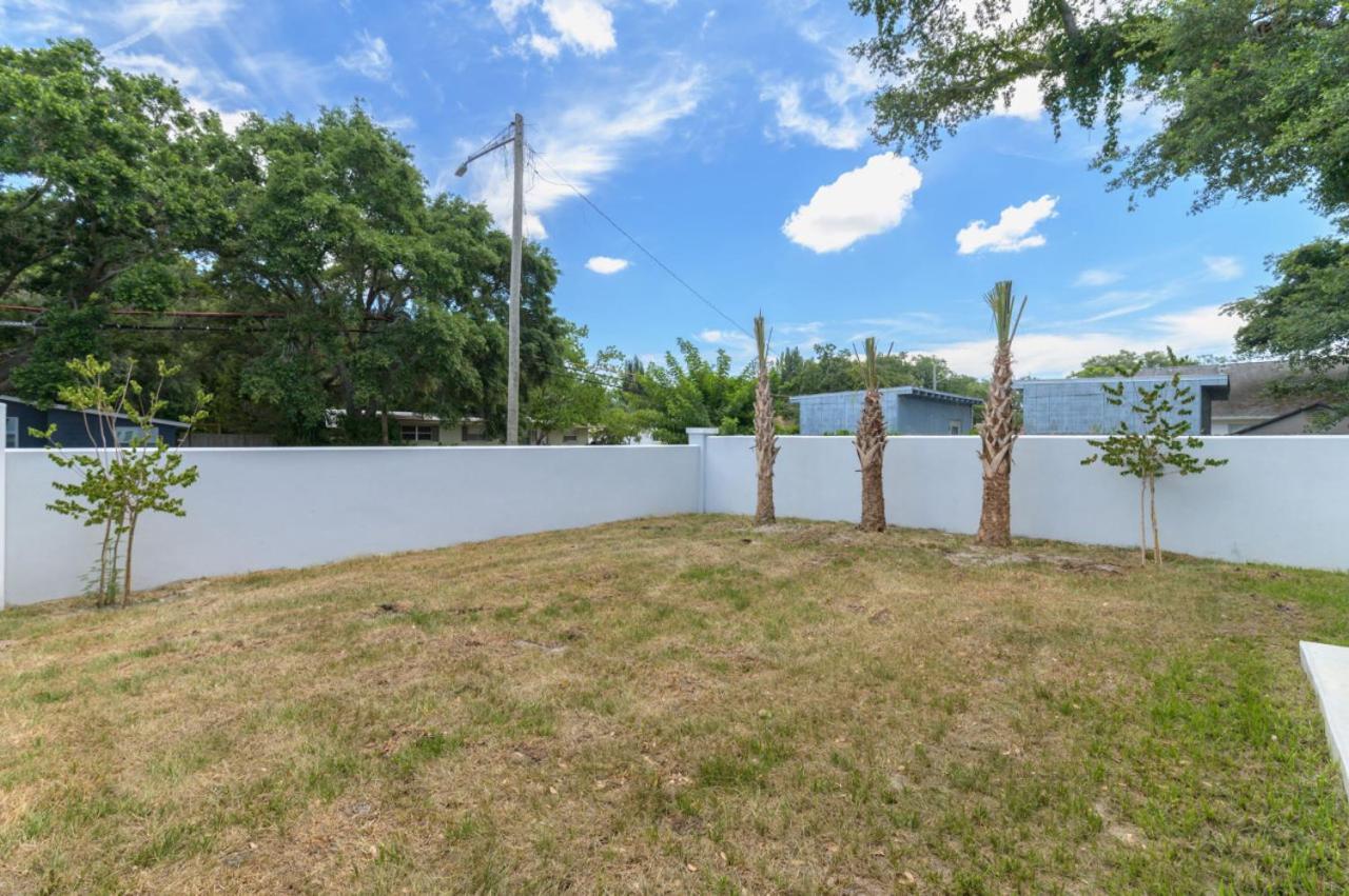 Palm Oasis- Townhouse 2/2 W/garage * Pinellas Park