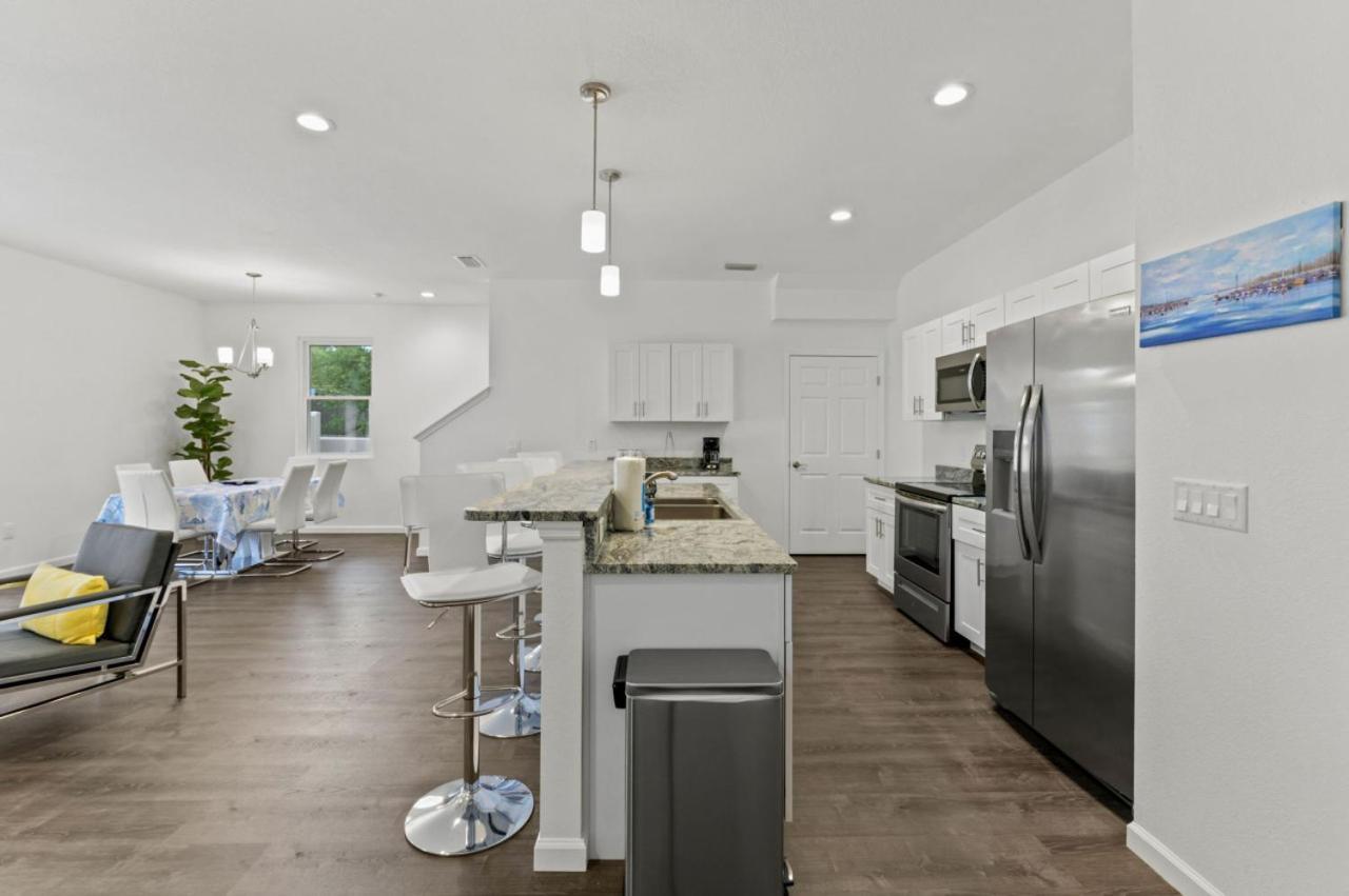 Palm Oasis- Townhouse 2/2 W/garage Pinellas Park