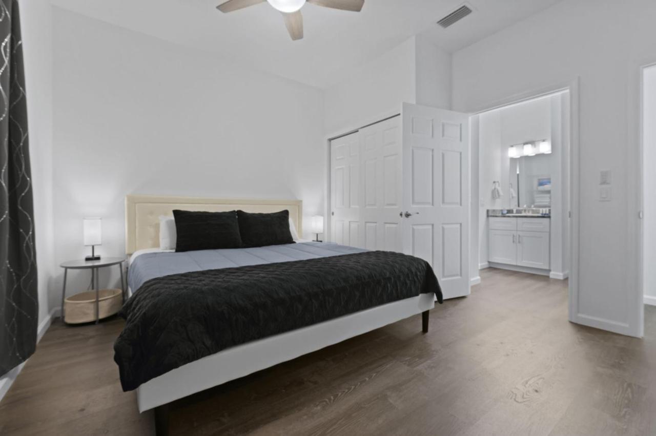Palm Oasis- Townhouse 2/2 W/garage * Pinellas Park