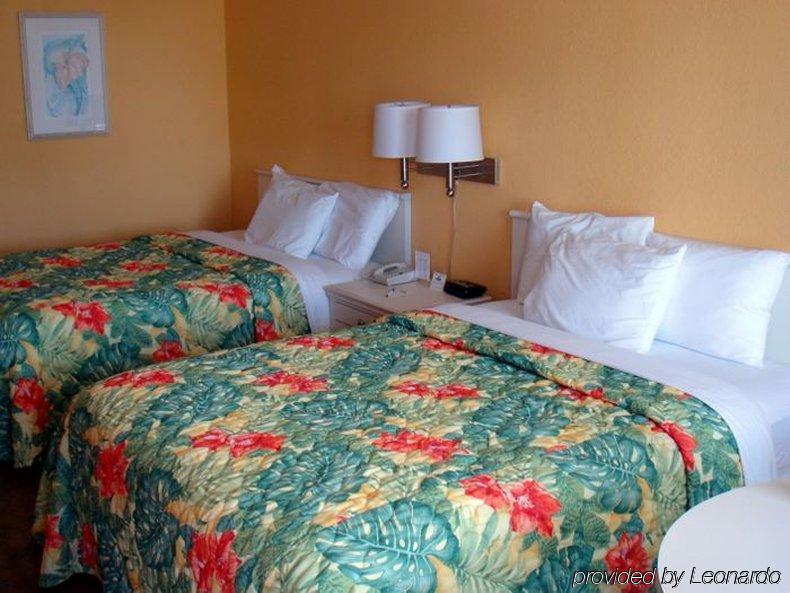 Tropical Hotel 2*