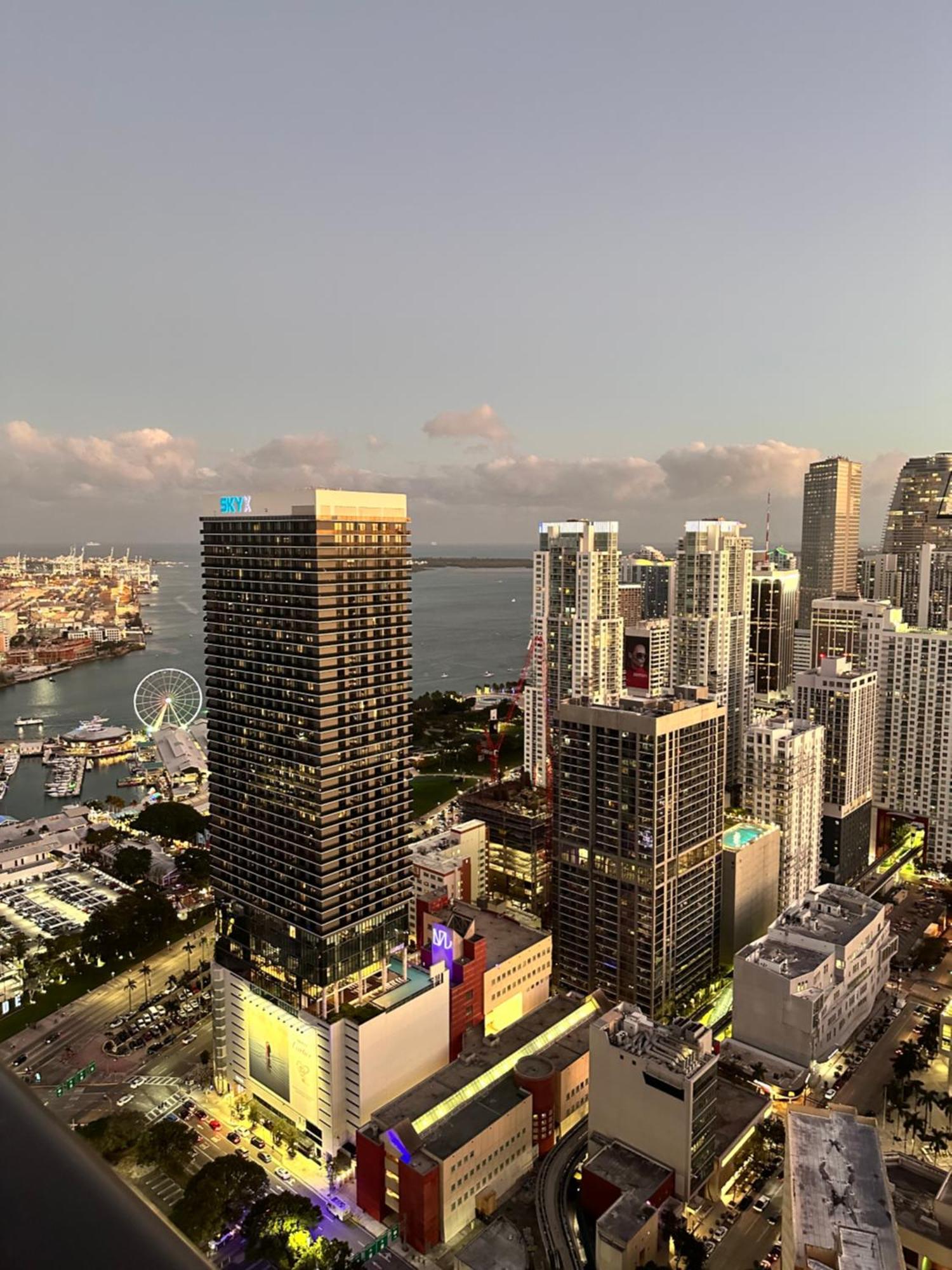 Magic Amazing Balcony Ocean & City, View Pool,spa Resort,heart Of Downtown,wow! Apartment *