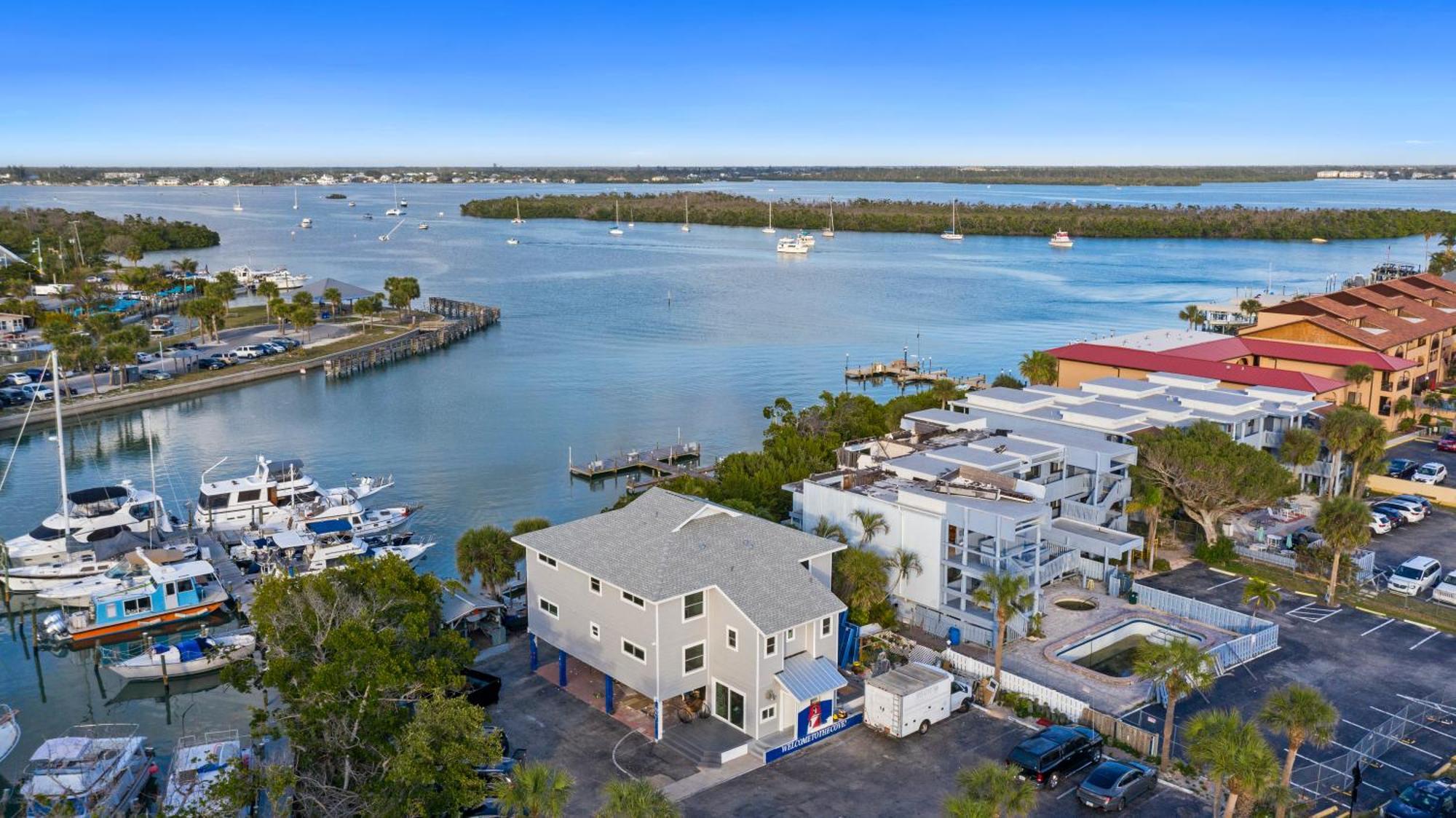 Chadwick Cove Marina Aparthotel *