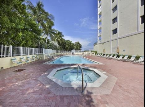 Oceanfront On The Aparthotel *