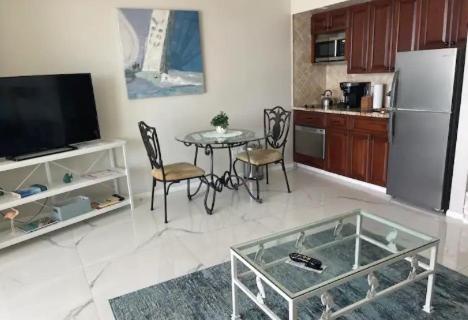 Aparthotel Oceanfront On The Marco Island