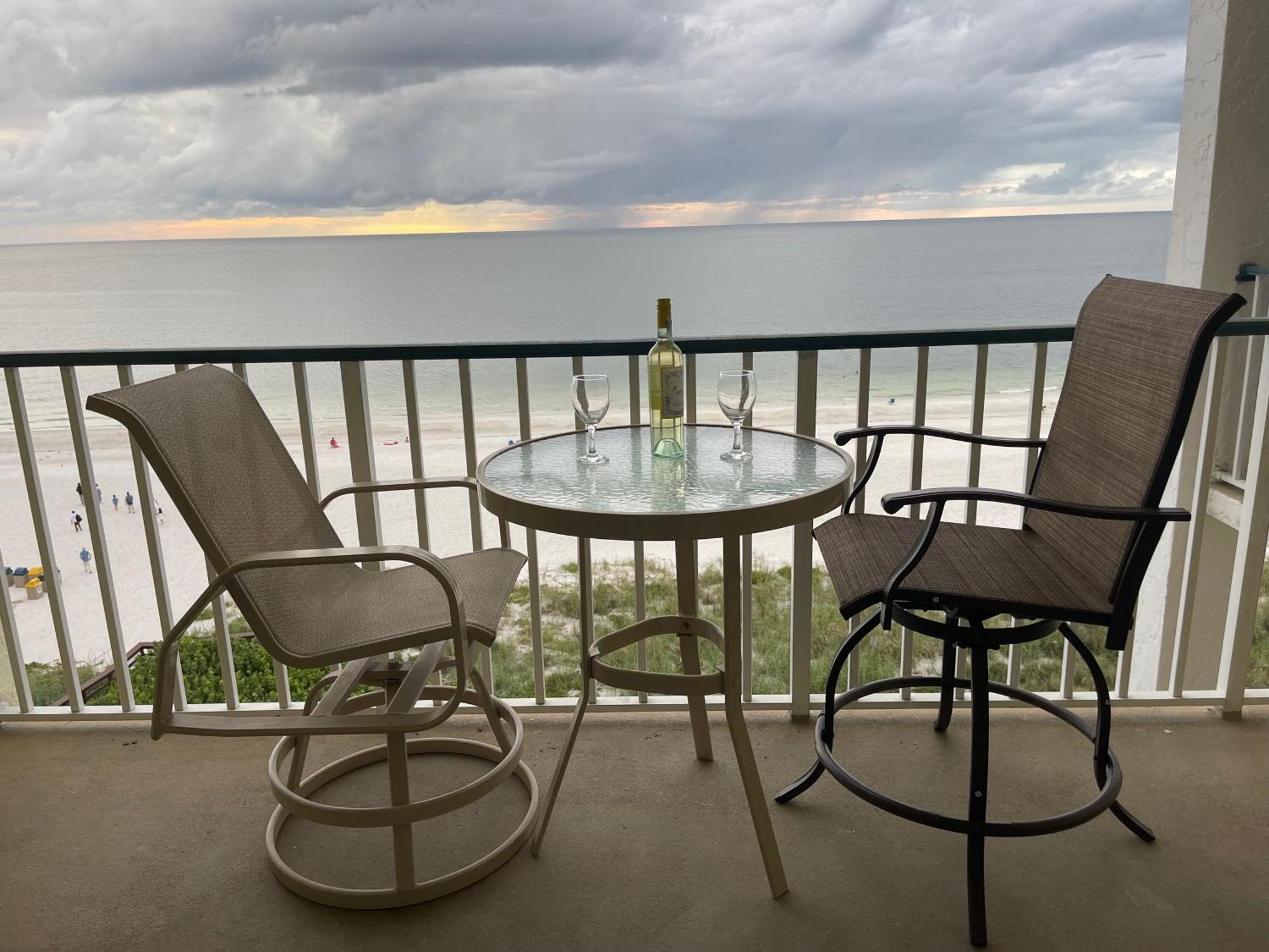 Aparthotel Oceanfront On The Marco Island