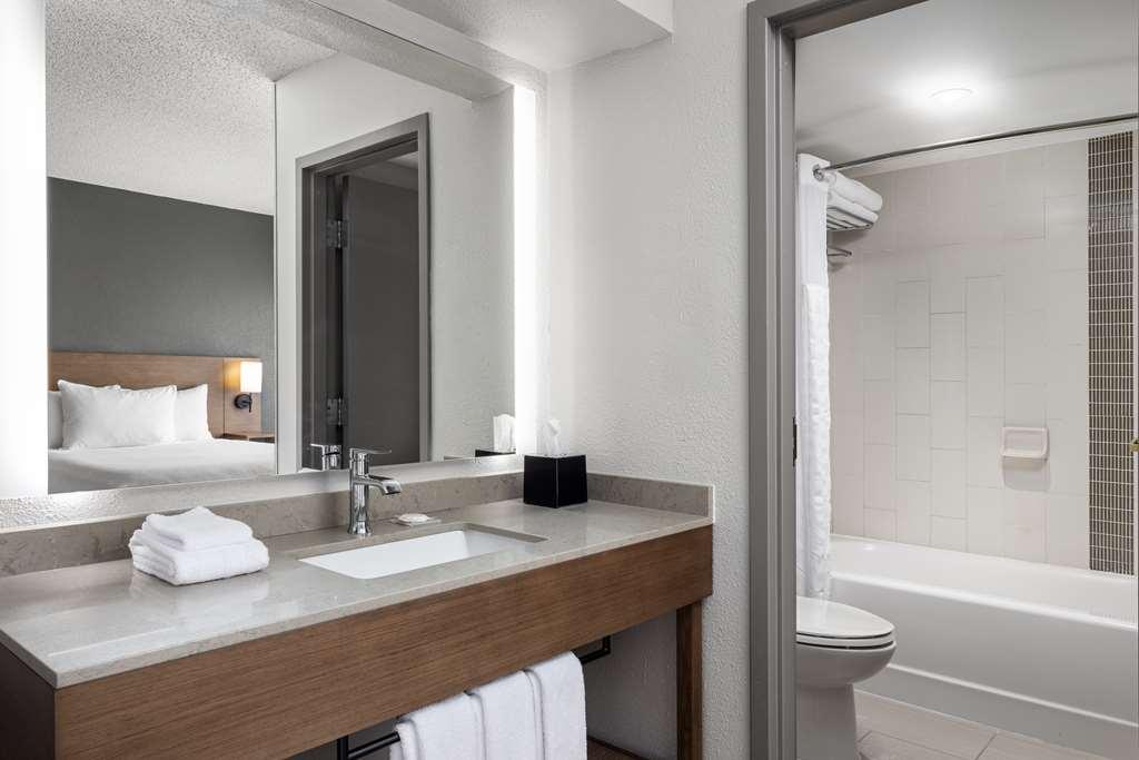 Hyatt Place Airport 3*
