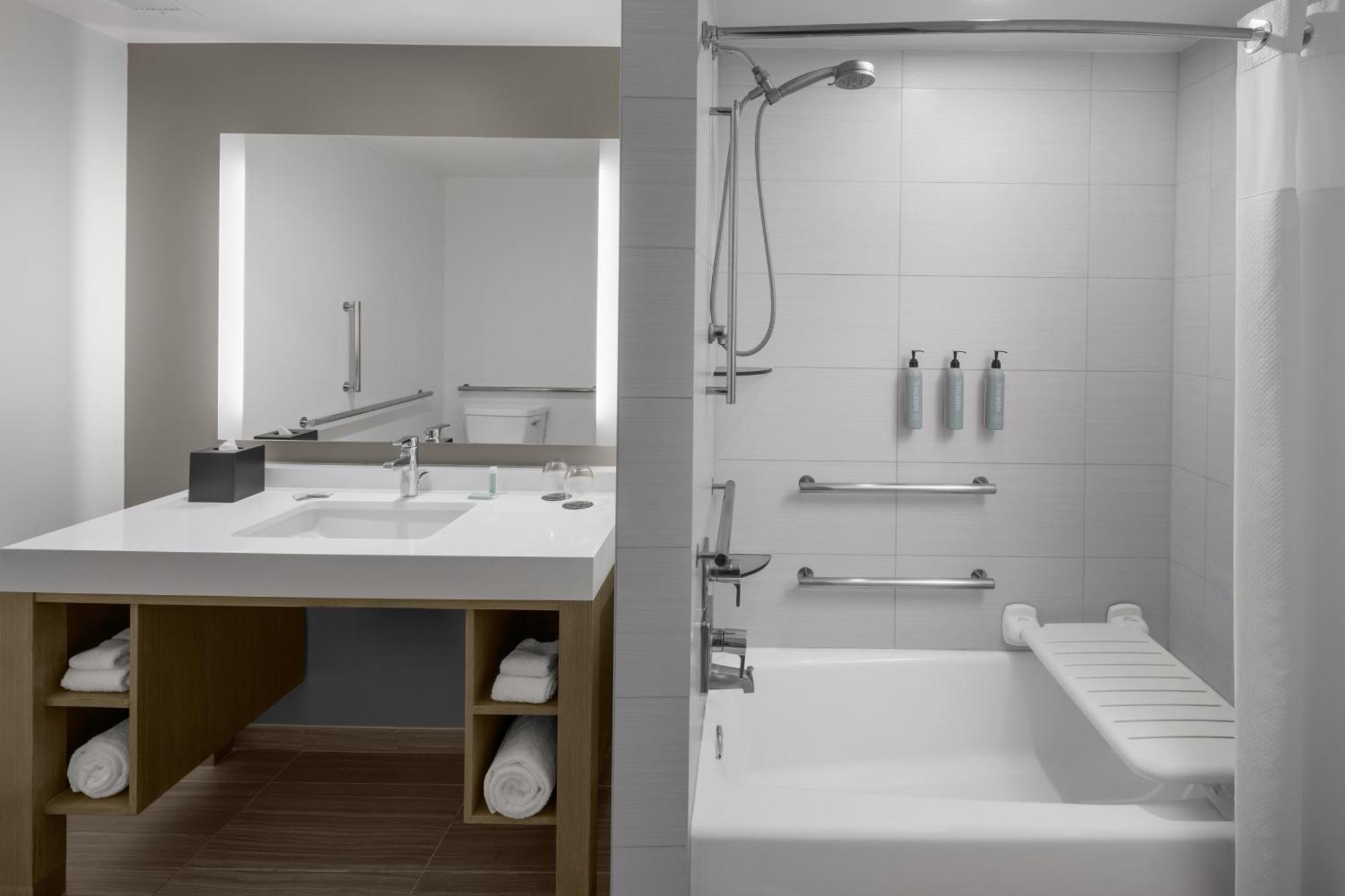 Courtyard By Marriott Orlando South/grande Lakes Area Hotel 2*