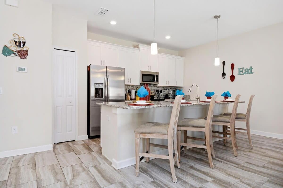 Four Bedrooms With Pool 3079 Holiday home *
