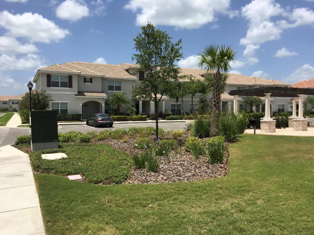 Five Bedrooms With Pool 4851