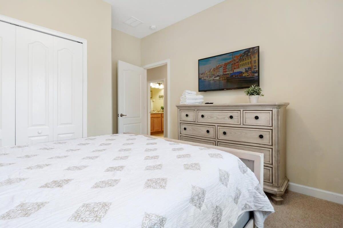 Five Bedrooms With Pool 4851