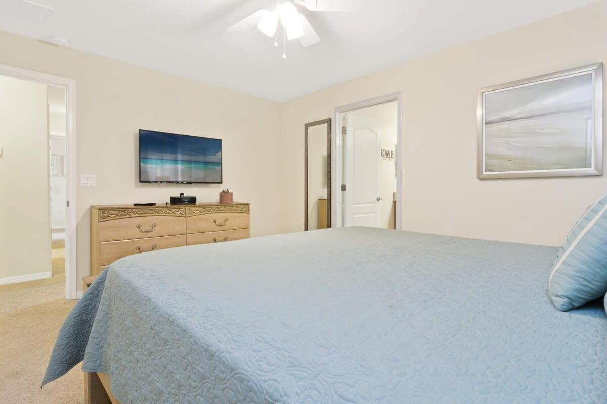 Five Bedrooms With Pool 4851 Holiday home