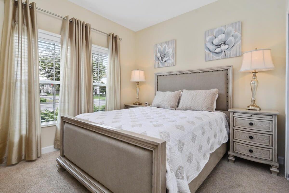 Five Bedrooms With Pool 4851 Holiday home *