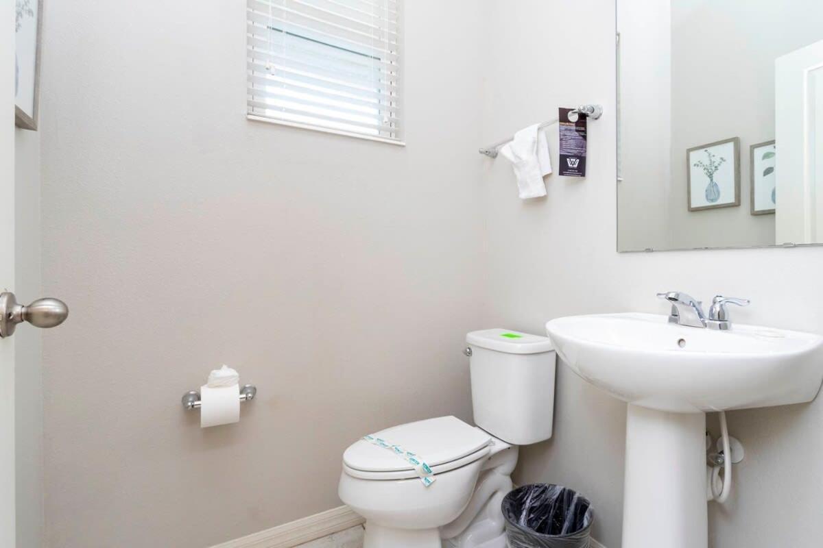 Four Bedrooms At Compass Bay Holiday home