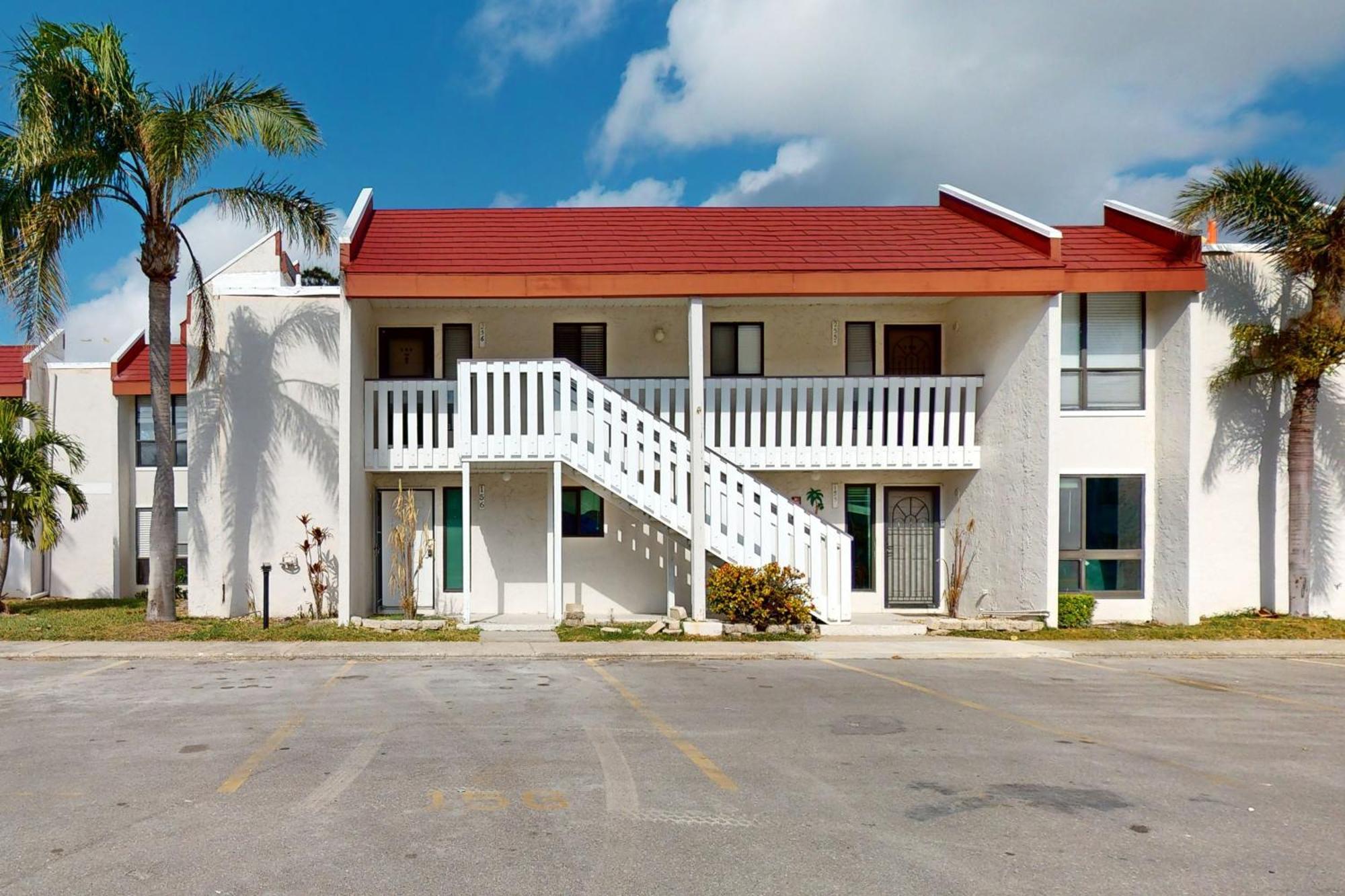 Runaway Bay Apartment *