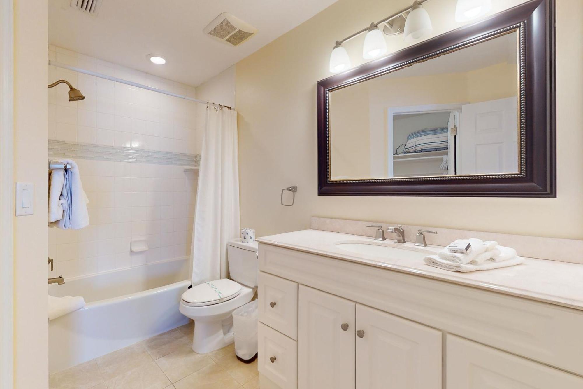 Apartment Sandy Pointe Holmes Beach