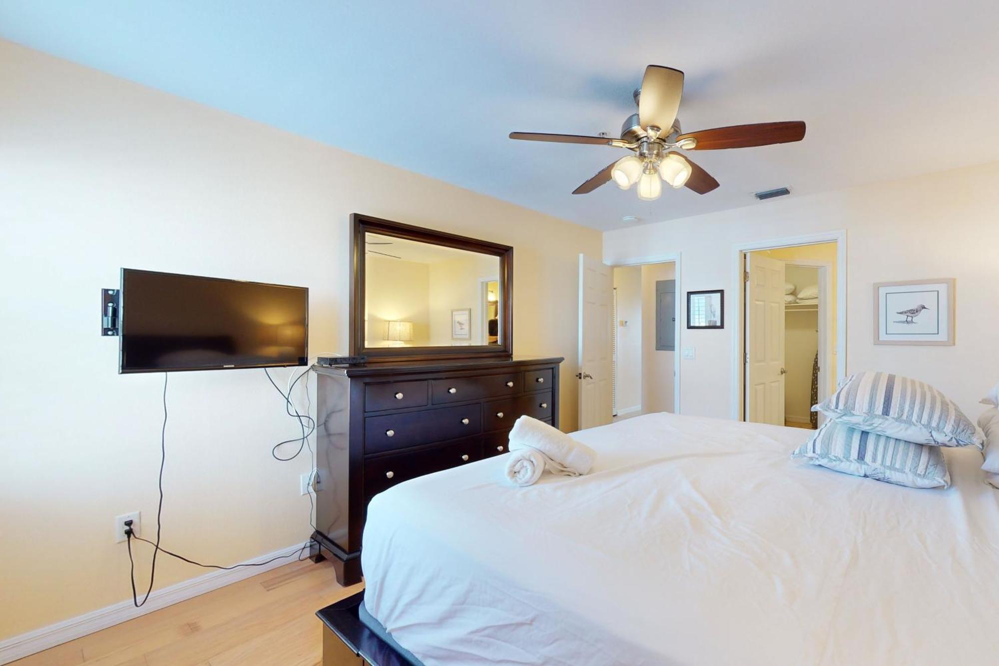 Sandy Pointe Apartment *