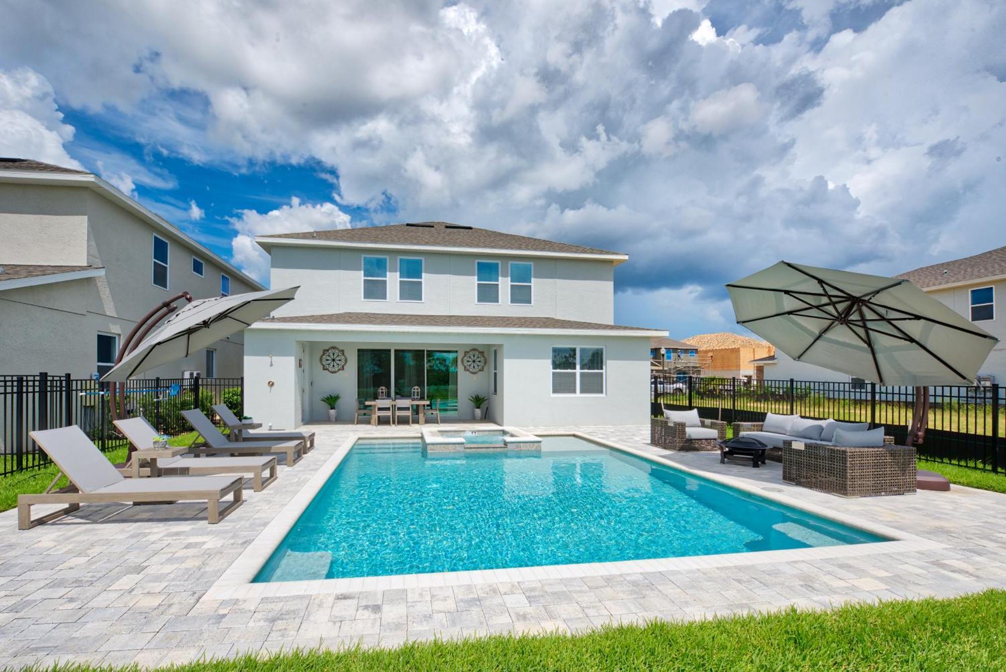 Holiday home Radiant With Private Pool Near By Rentyl - 7676f