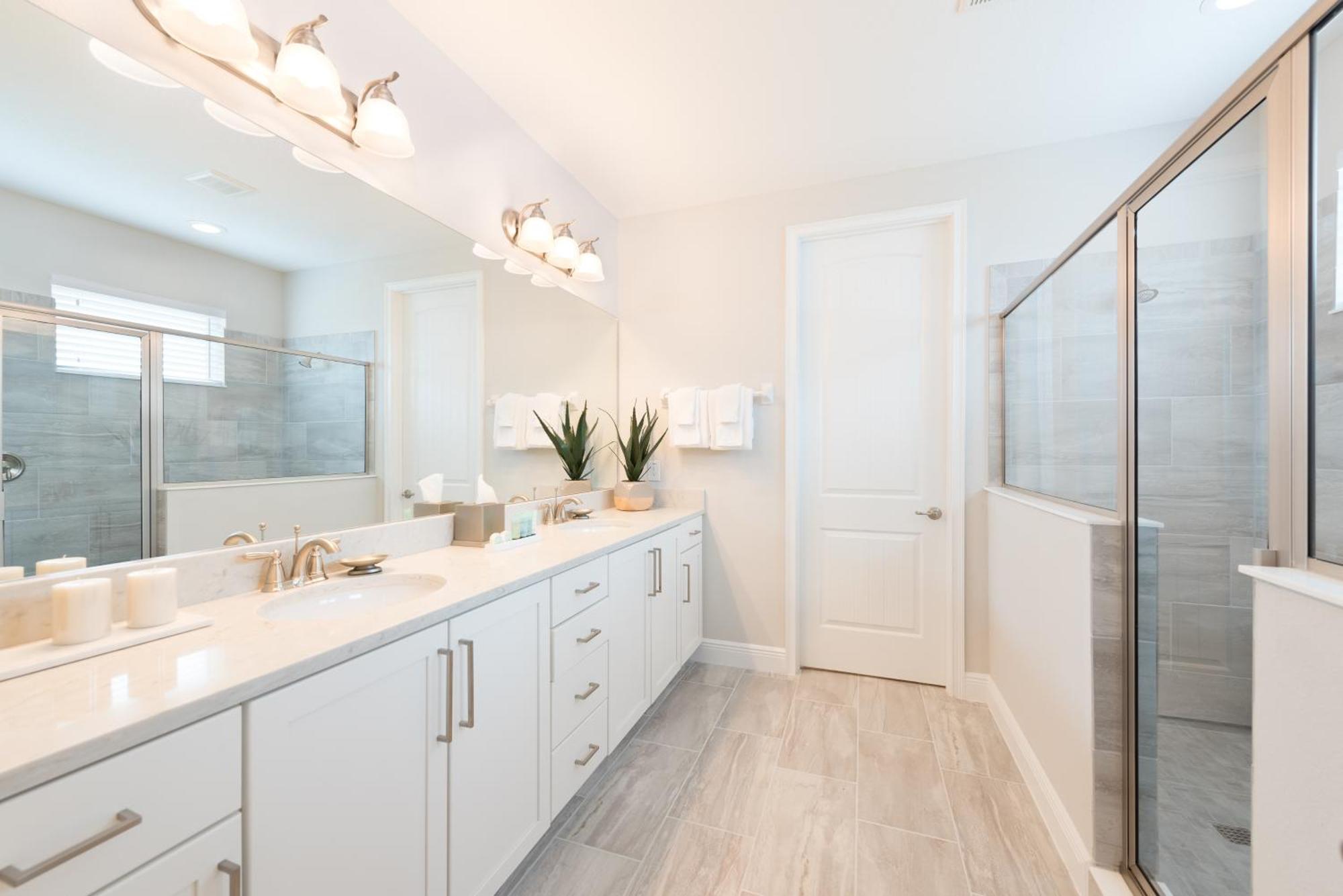 Radiant With Private Pool Near By Rentyl - 7676f Holiday home *
