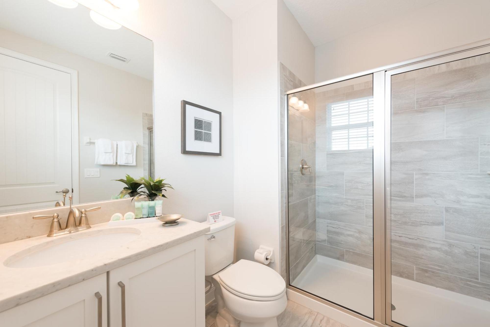 Radiant With Private Pool Near By Rentyl - 7676f *