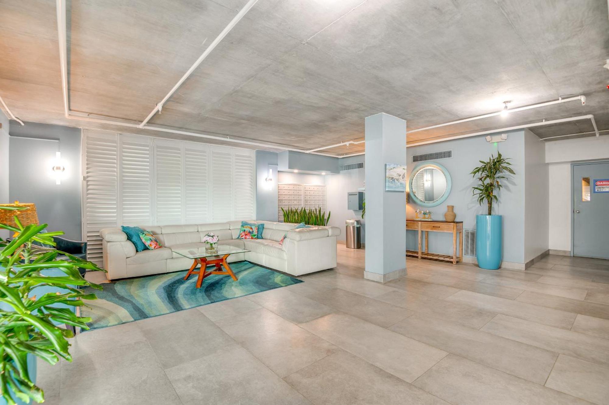 Walk To Shore Satellite With Ocean View Apartment Satellite Beach