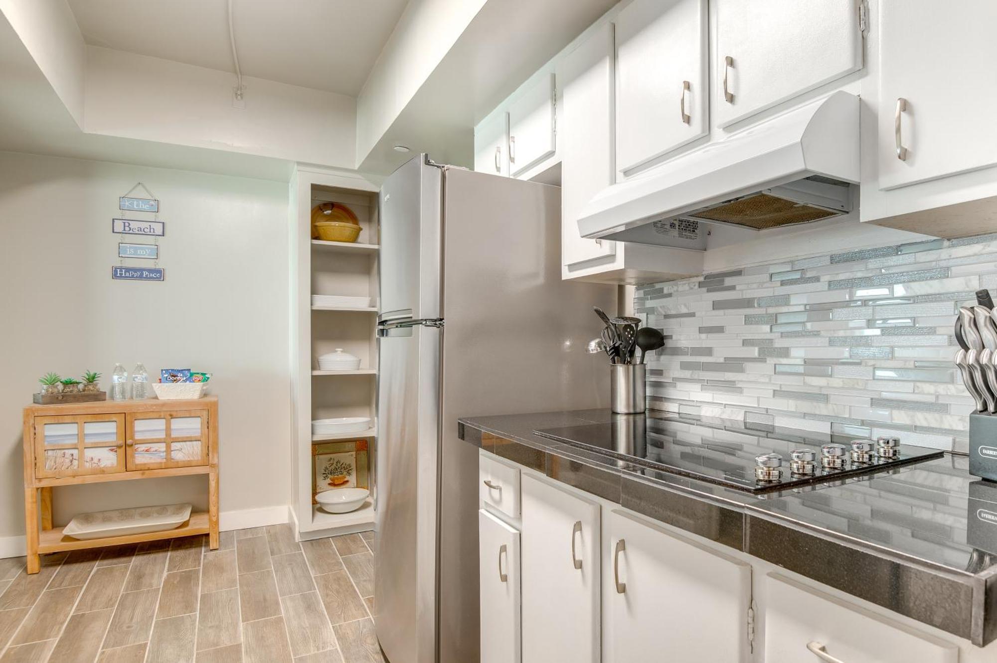 Apartment Walk To Shore Satellite With Ocean View *