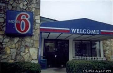 6 Hotel