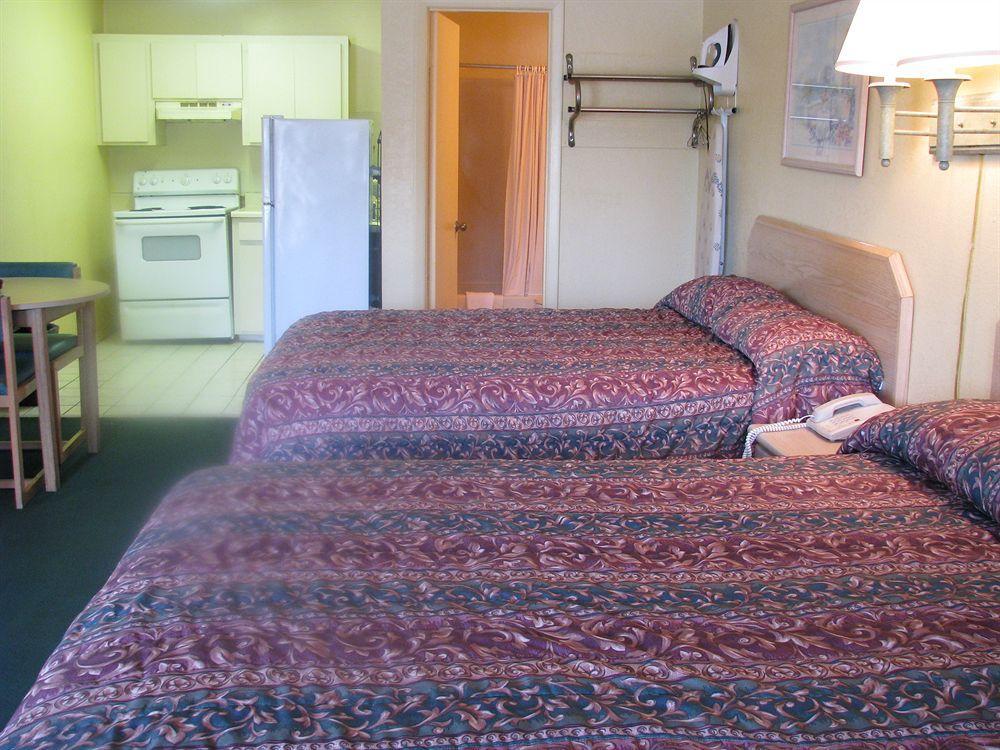 Summer Breeze Motel 2*