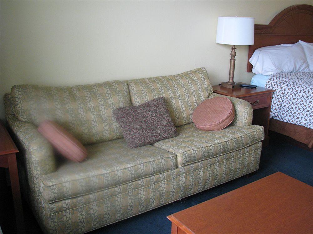 Summer Breeze Motel 2*