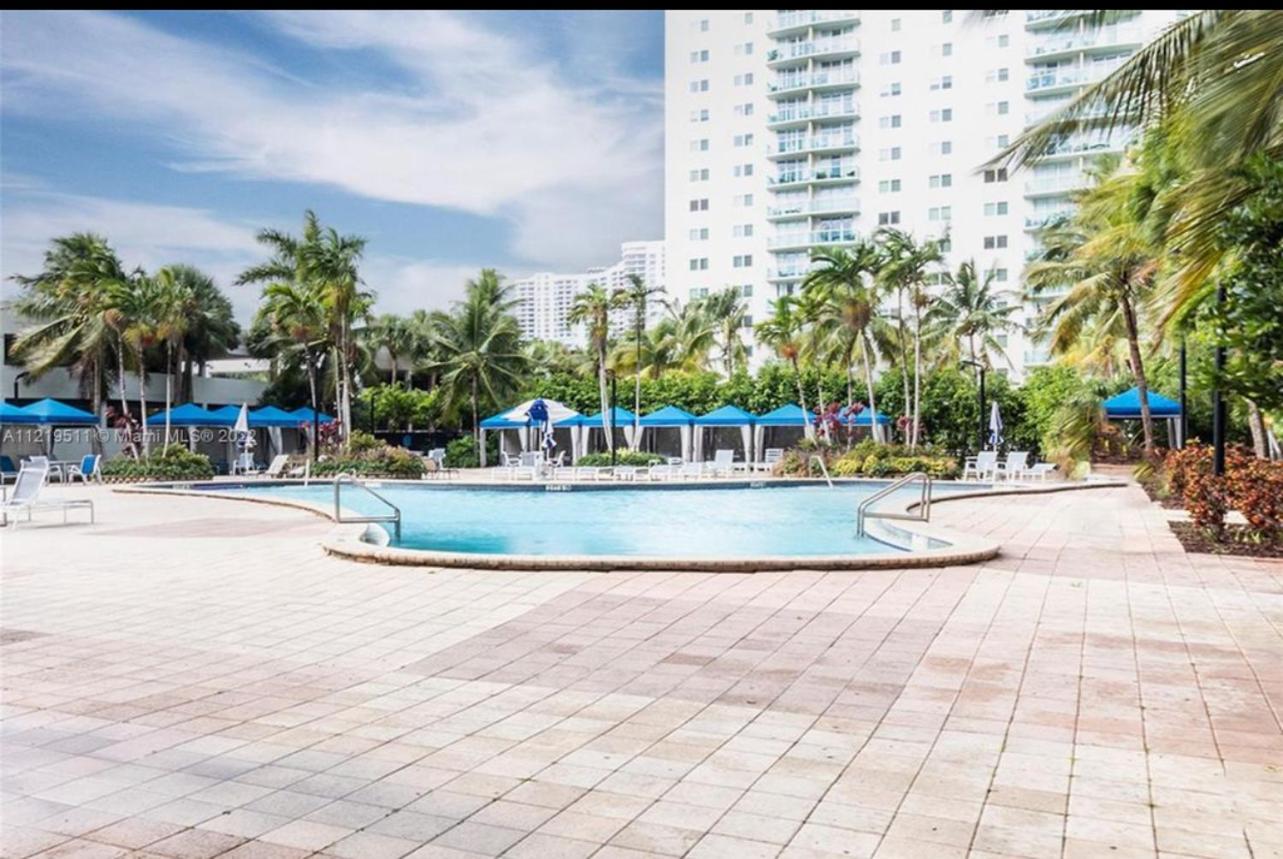 1 Spring Promo - Sunny Isles Seaview Condo, Walk To Beach, Amazing Amenities Apartment *