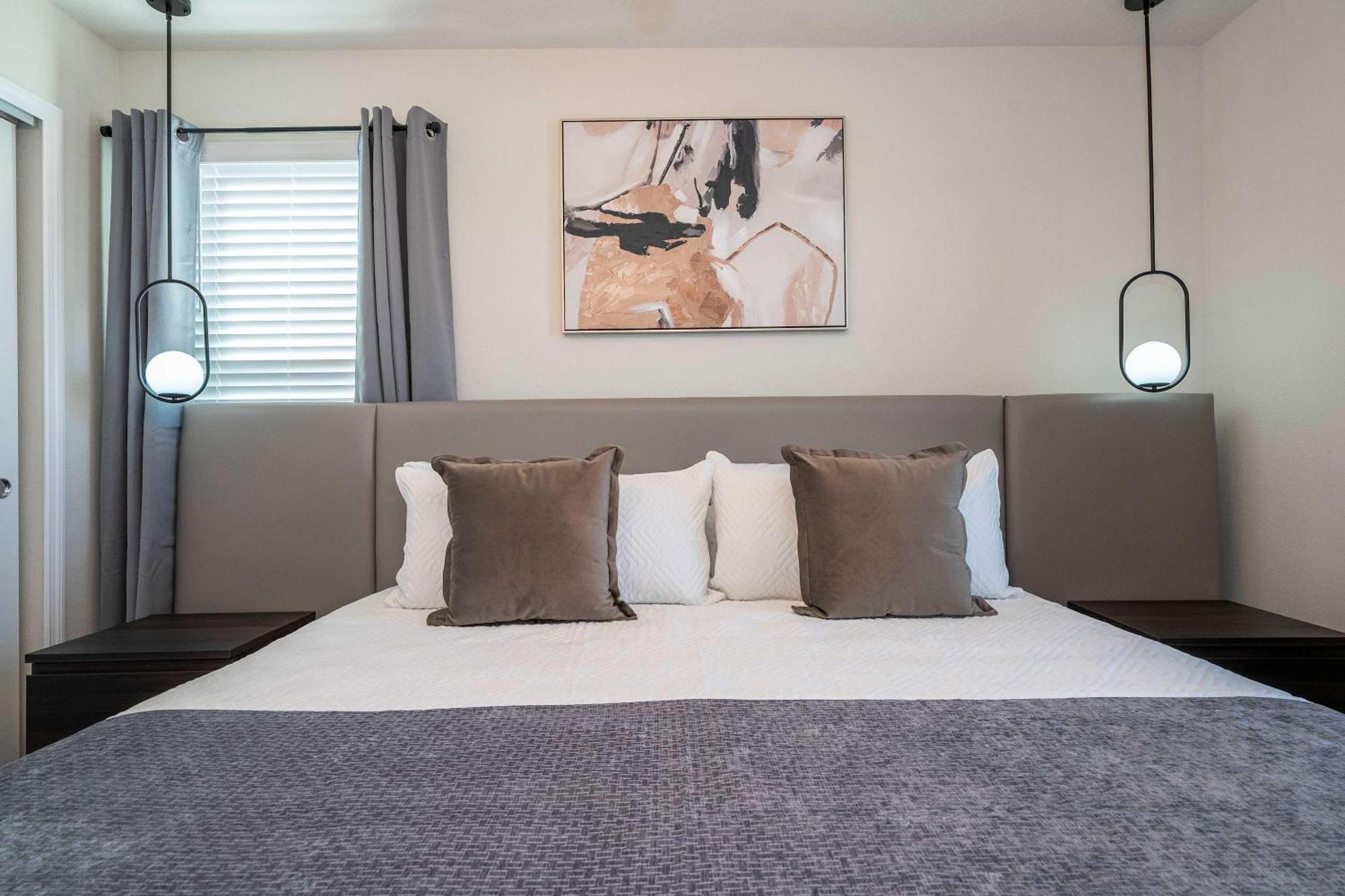 Luxury 7bd Close To With Pool And At Windsor Cay 16218 Holiday home