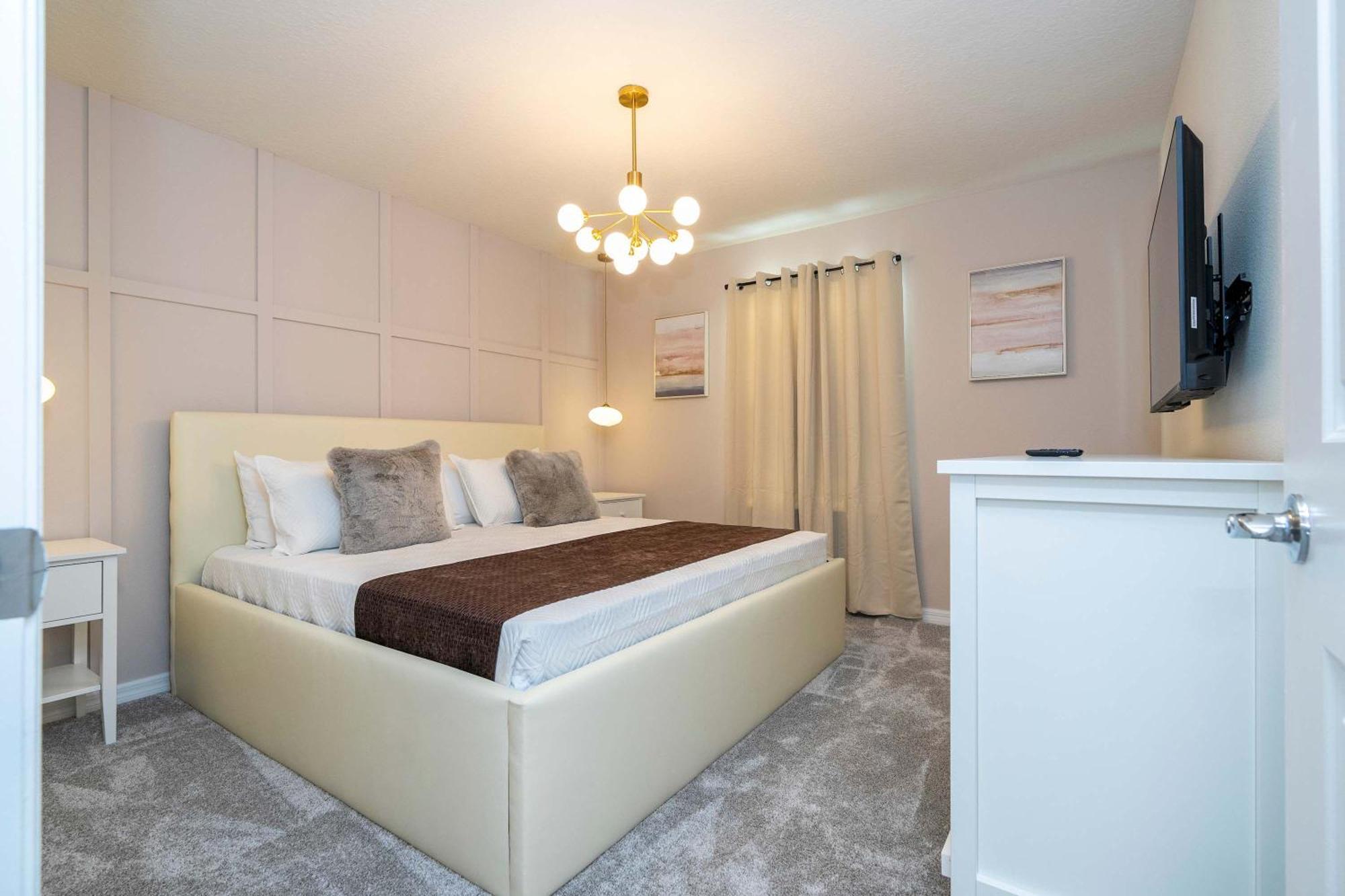 Holiday home Luxury 7bd Close To With Pool And At Windsor Cay 16218