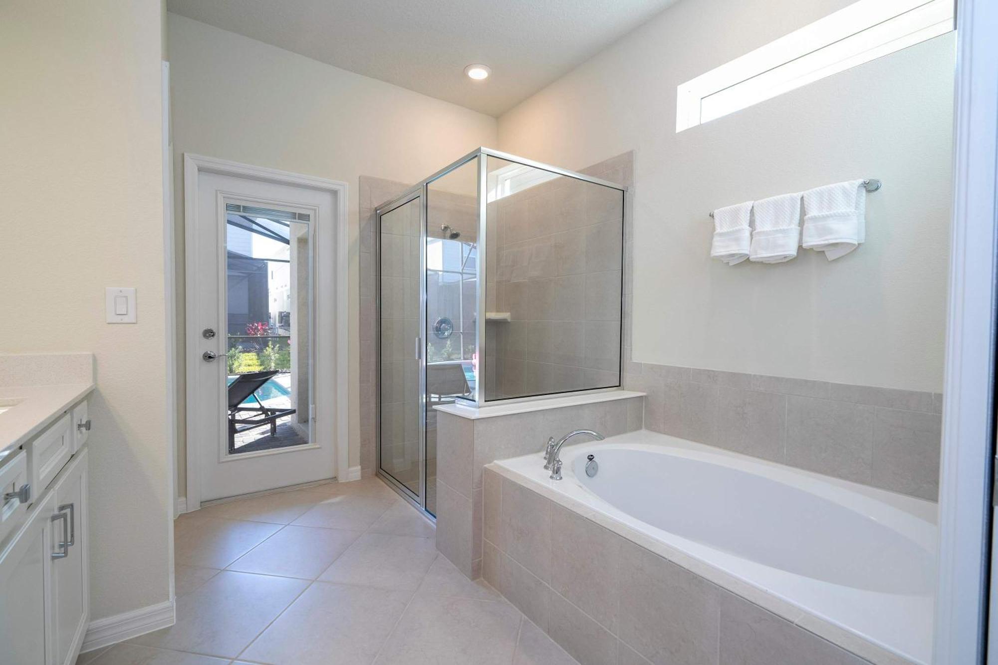 Luxury 7bd Close To With Pool And At Windsor Cay 16218 Holiday home