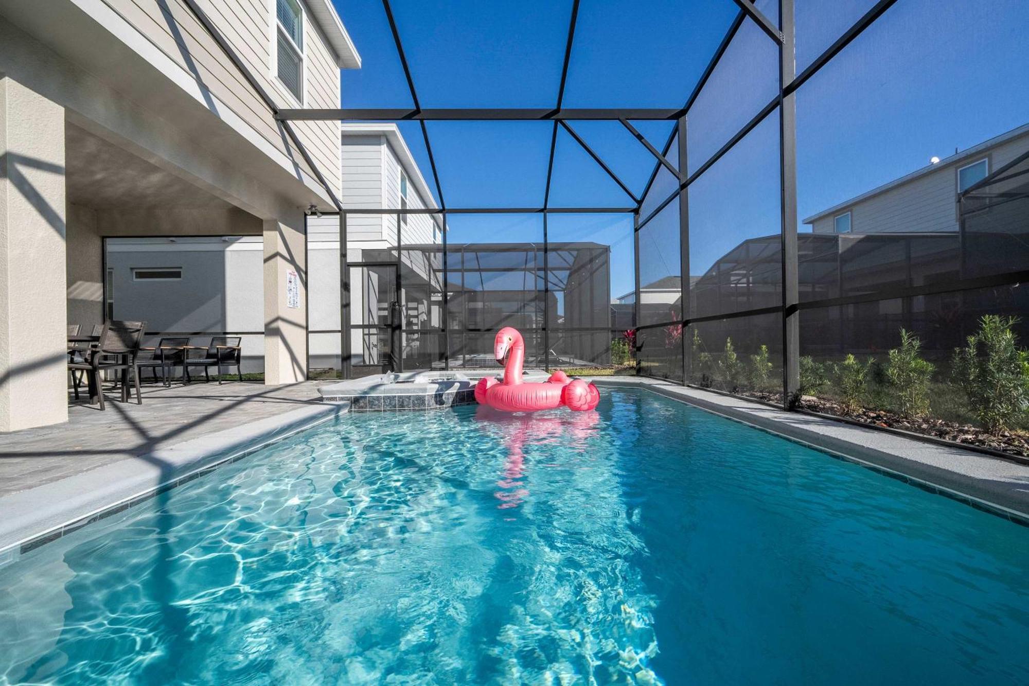 Luxury 7bd Close To With Pool And At Windsor Cay 16218
