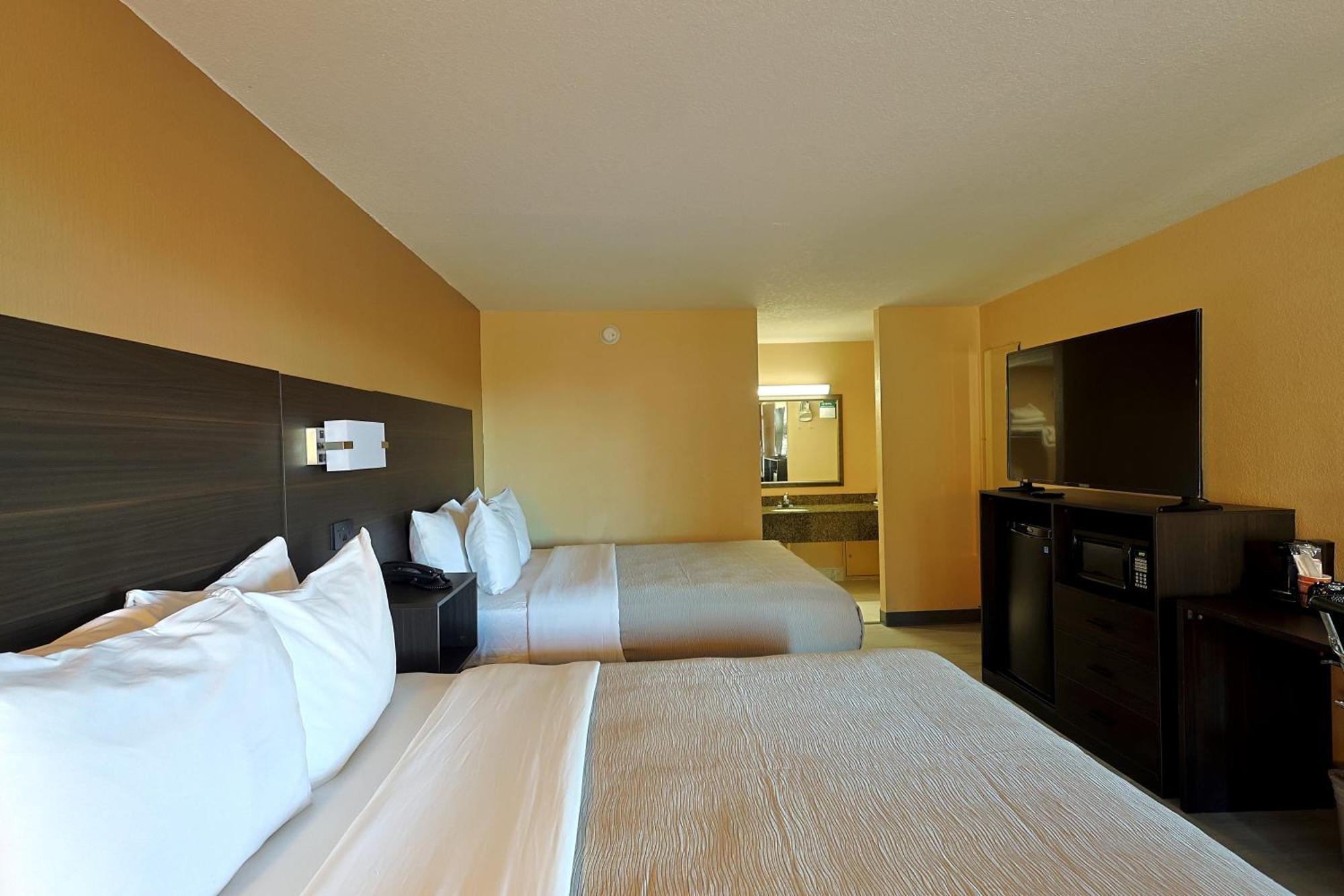 Inn Quality Kennedy Space Center 2*