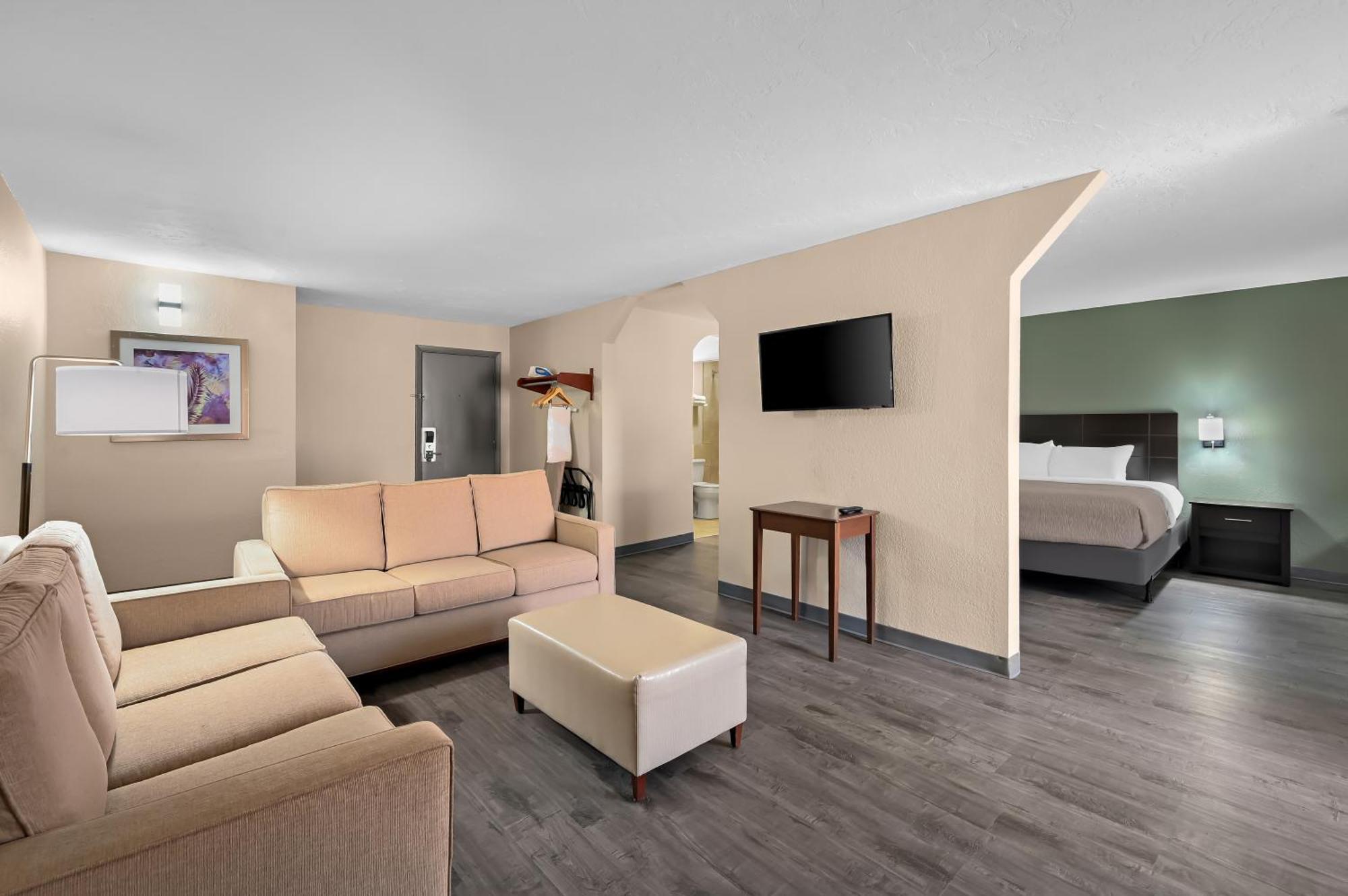 Inn Quality Myers - Cape Coral 2*