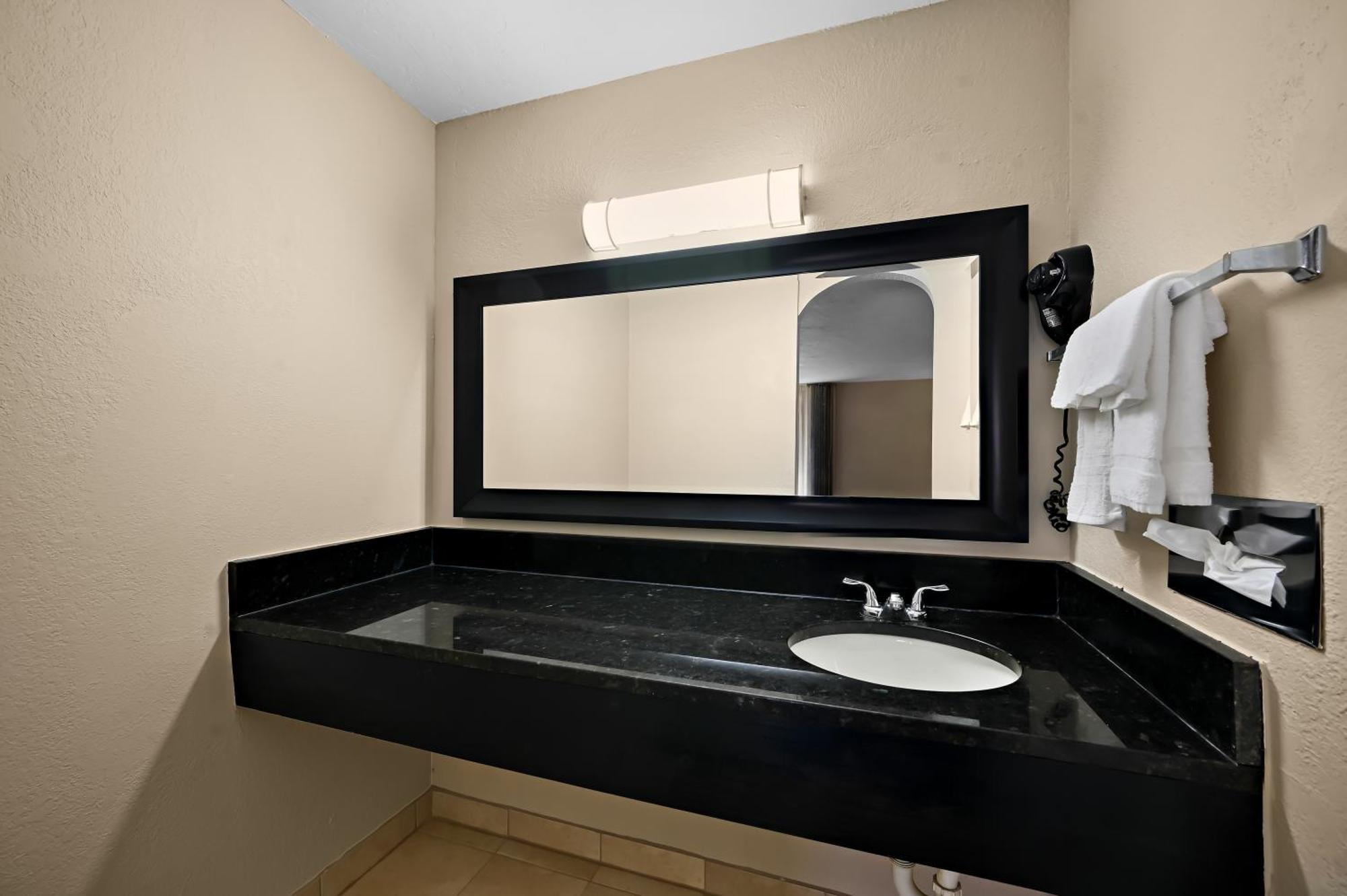 Inn Quality Myers - Cape Coral 2*