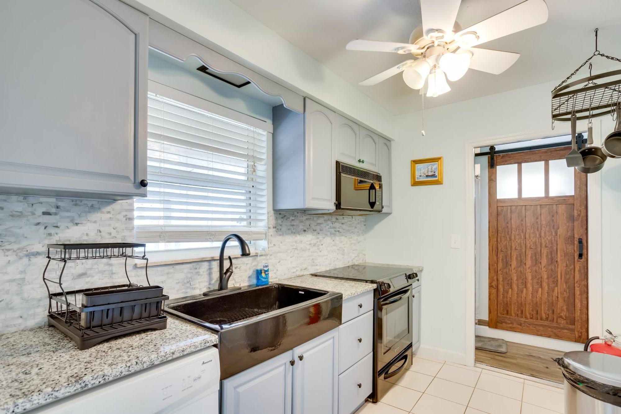 Pet-friendly Vacation With Fenced Yard *